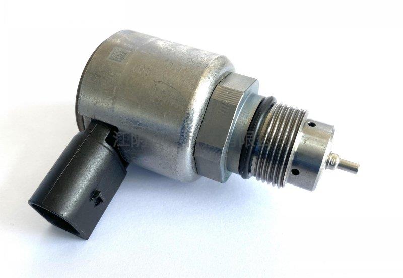 Common rail pipe - electromagnetic pressure regulating valve